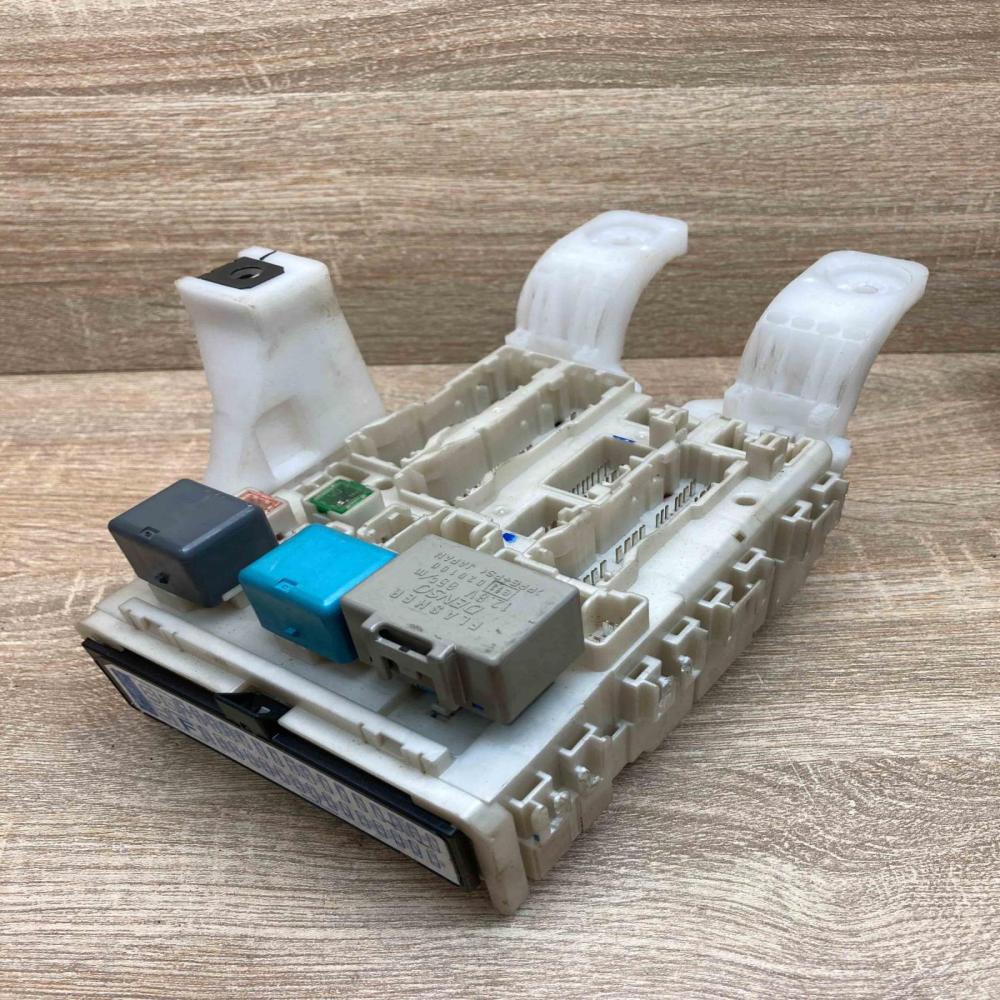 30723 0073 3K19 0464  Fuse module Toyota Prius (XW20)