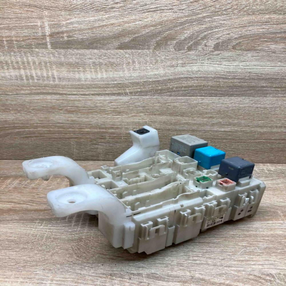 40123 0216 4E11 0825  Fuse module Toyota Prius (XW20)