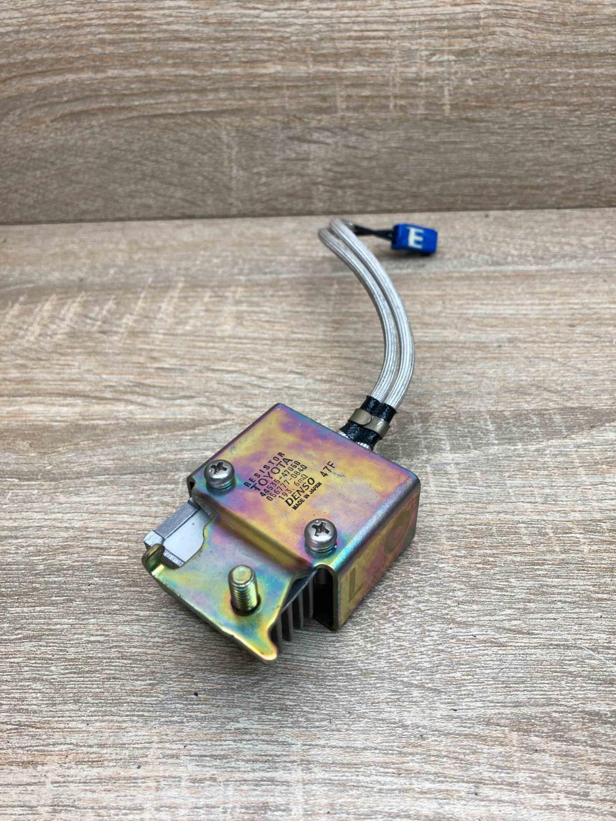 44535 47050 056777 0840 Used Heater blower motor/fan resistor Toyota Prius (XW20