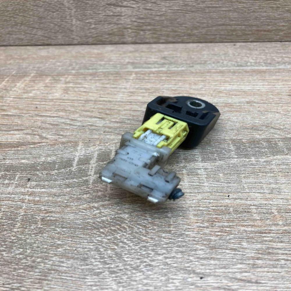 89173 12170 Used With Plug Airbag deployment crash/impact sensor Toyota RAV 4 (X