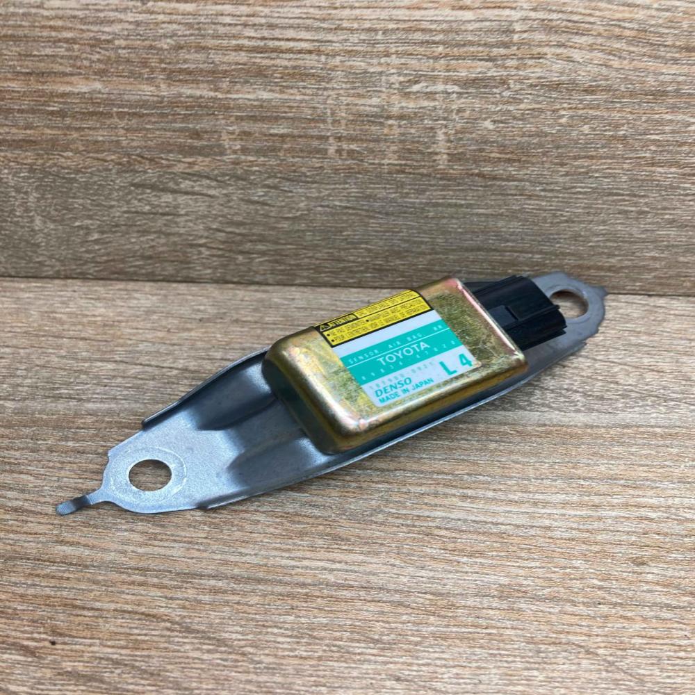 89834 47020 187900 0921 L4 Airbag deployment crash/impact sensor Toyota Prius (X
