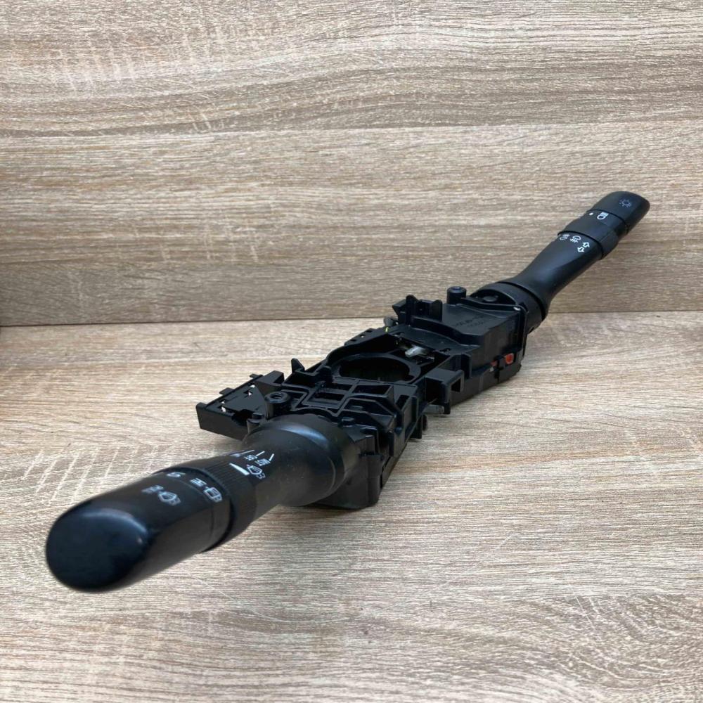 17F060 17F100  Wiper turn signal indicator stalk/switch Toyota Prius (XW30)