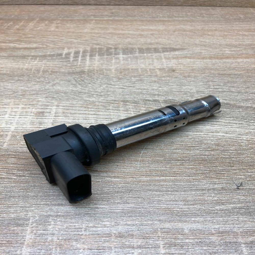 036905715F   High voltage ignition coil Volkswagen Golf V