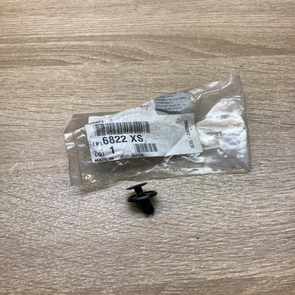 6822XS   Other interior part Peugeot 206