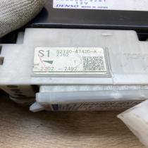 89221 47241 82730 47420 A 238000 3281 Fuse module Toyota Prius+ (ZVW40)