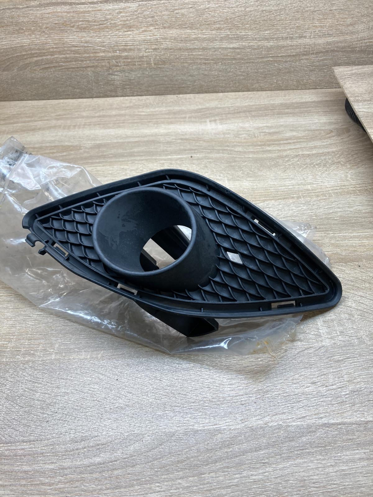 A1178850222   Front fog light trim/grill Mercedes-Benz CLA C117 X117 W117
