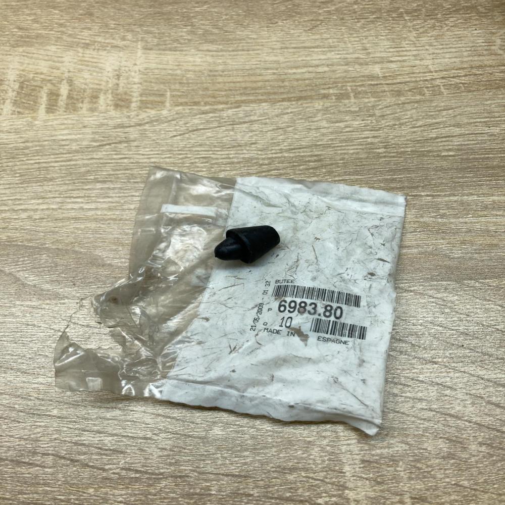 698380   Engine compartment rubber Citroen C4 I