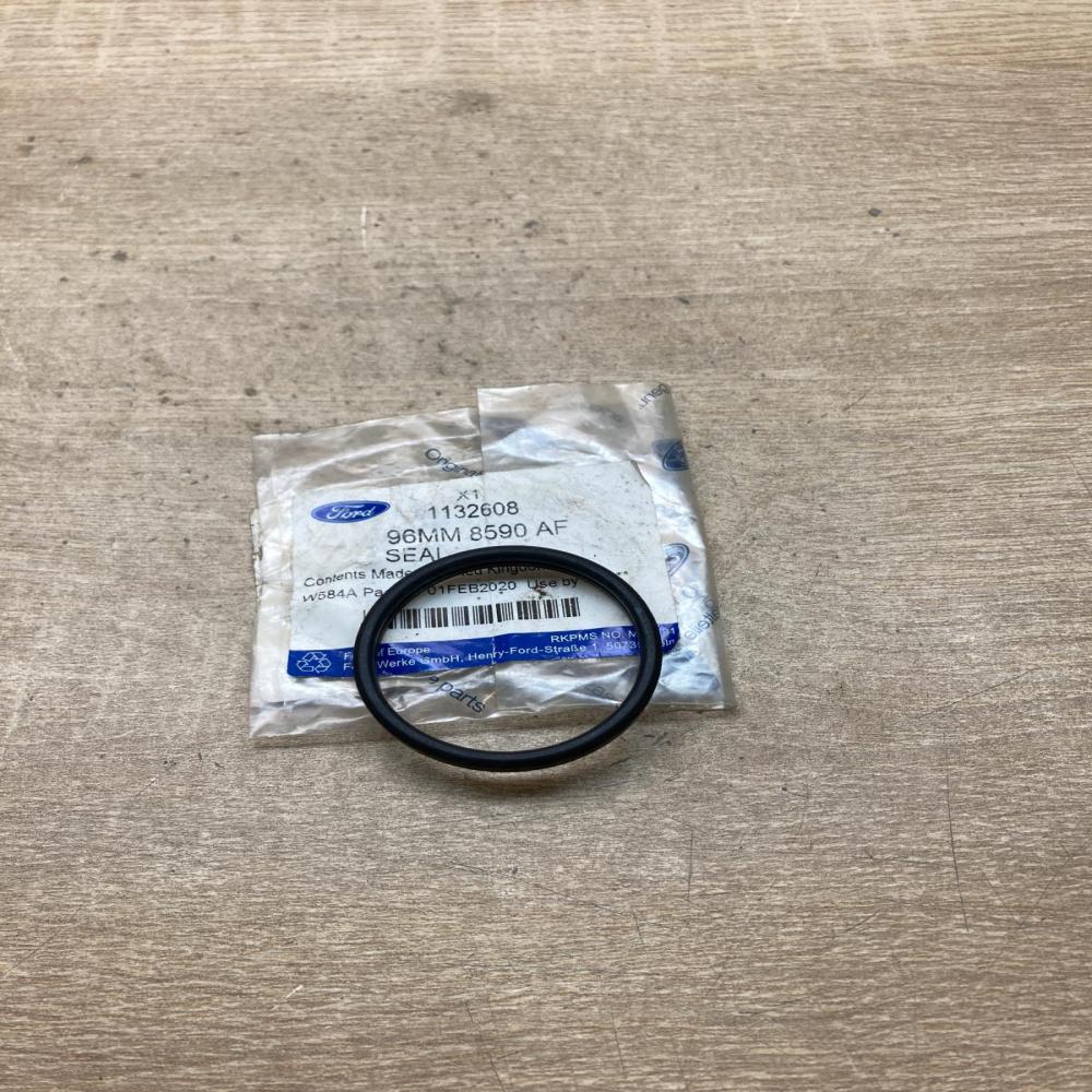 1132608 96MM 8590 AF  Thermostat housing Ford Fiesta