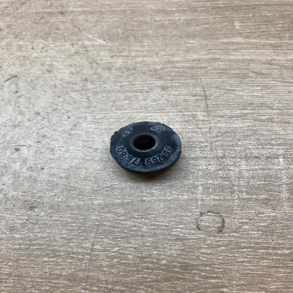 9626917680   Radiator mount bracket Peugeot Partner