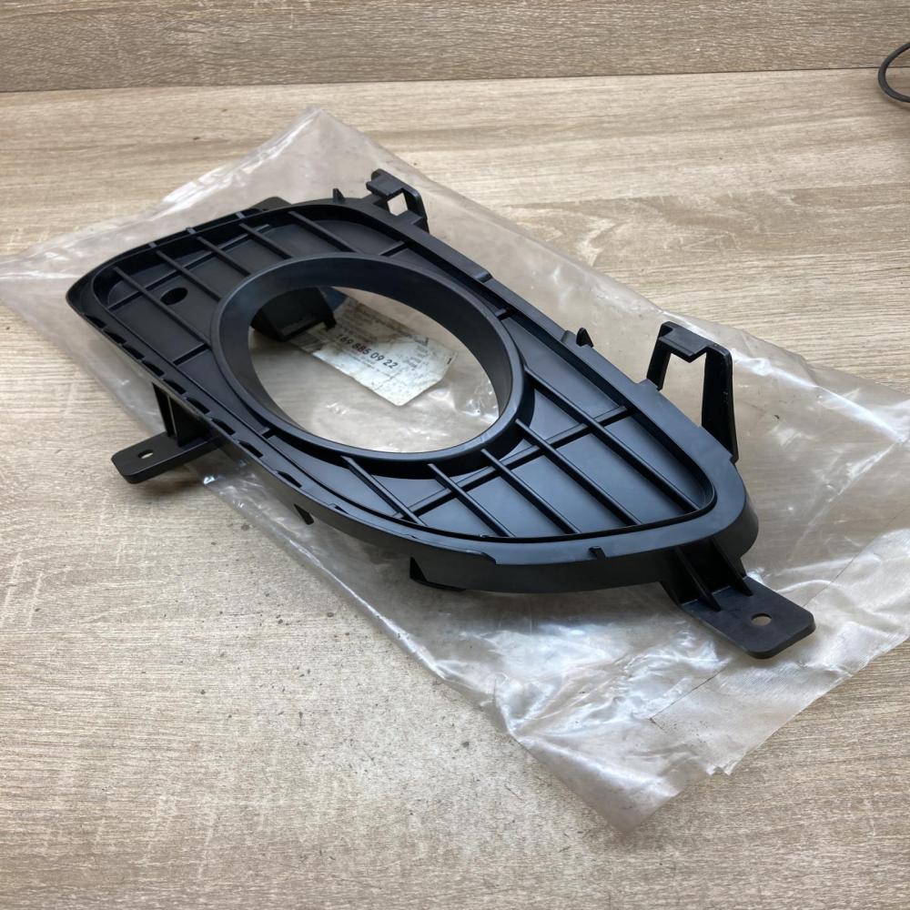 A1698850922   Front fog light trim/grill Mercedes-Benz A W169