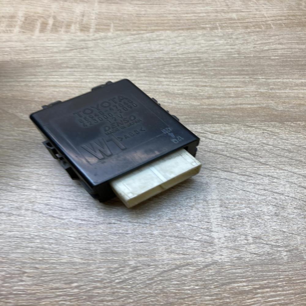 85940 47040 423000 2090 8594047040 Window wiper relay Toyota Prius+ (ZVW40)