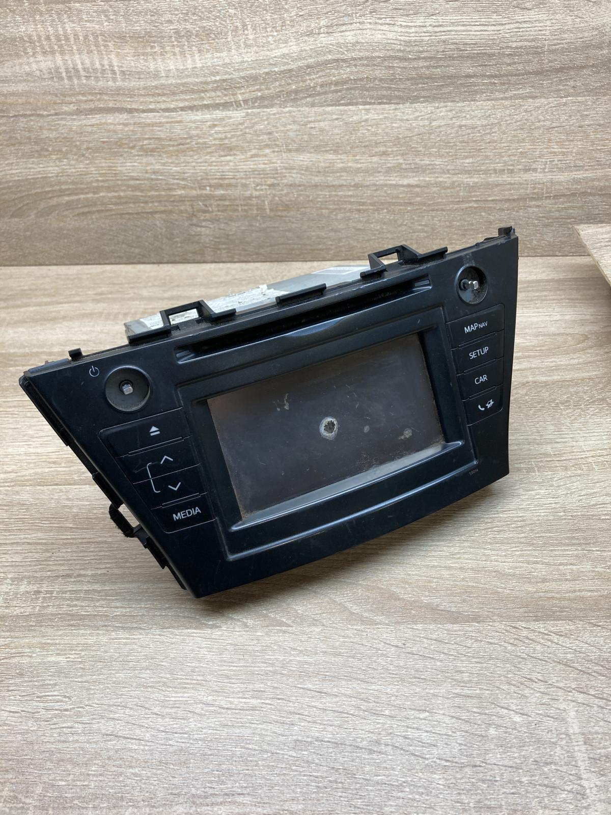 86140 47020 8614047020  Radio/CD/DVD/GPS head unit Toyota Prius+ (ZVW40)