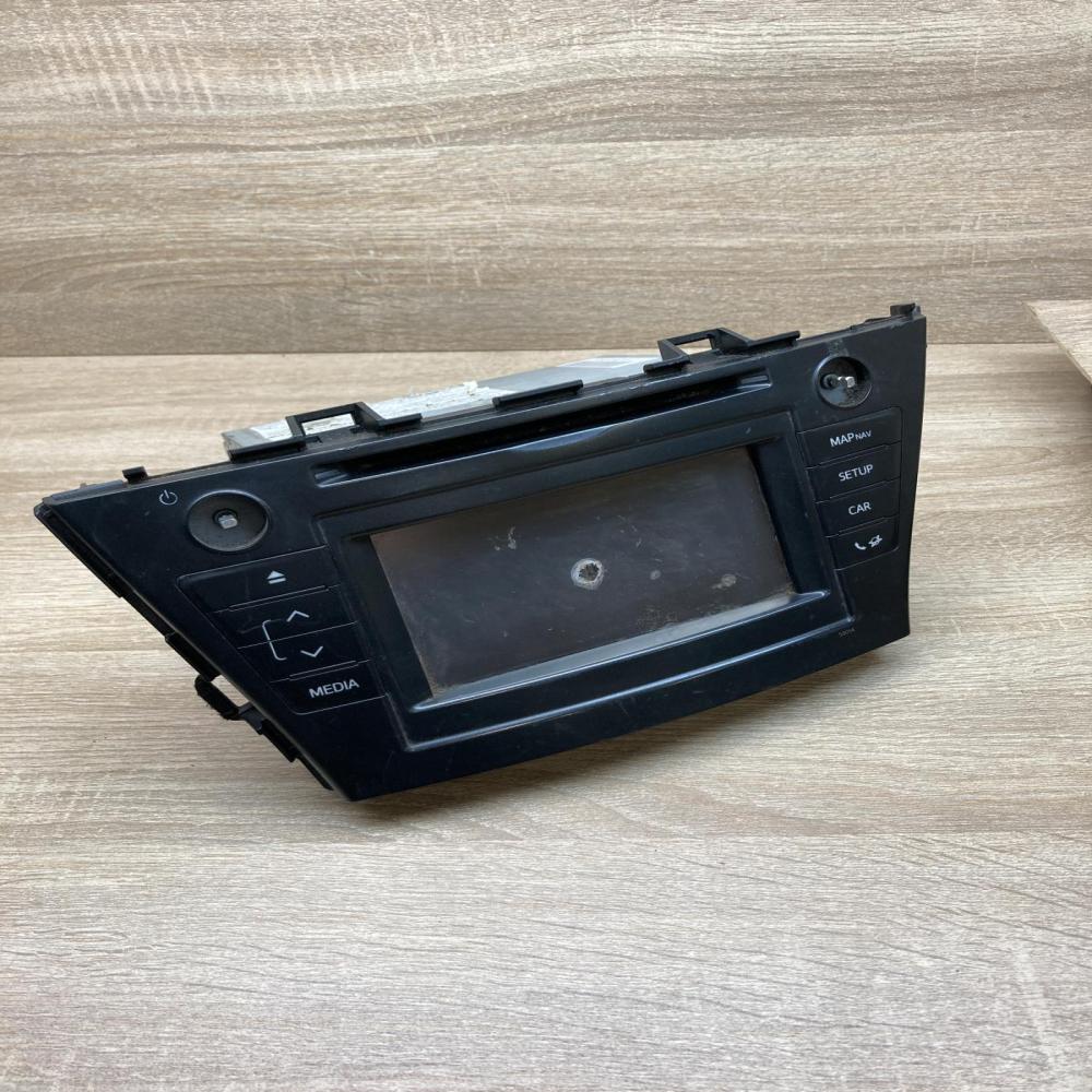 86140 47020 8614047020  Radio/CD/DVD/GPS head unit Toyota Prius+ (ZVW40)