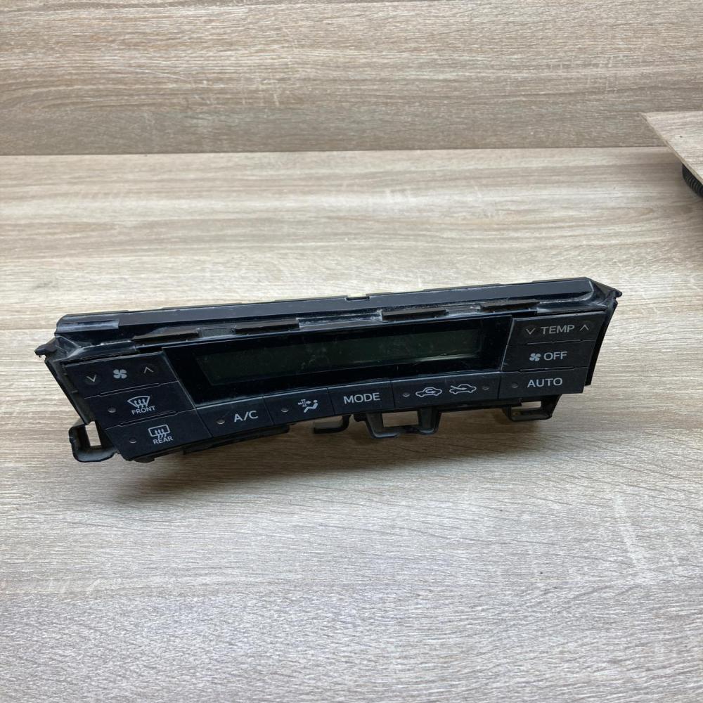 75D725 55900 47010 75D725 RH Climate control unit Toyota Prius (XW30)