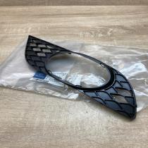 A2118850422   Front fog light trim/grill Mercedes-Benz E W211