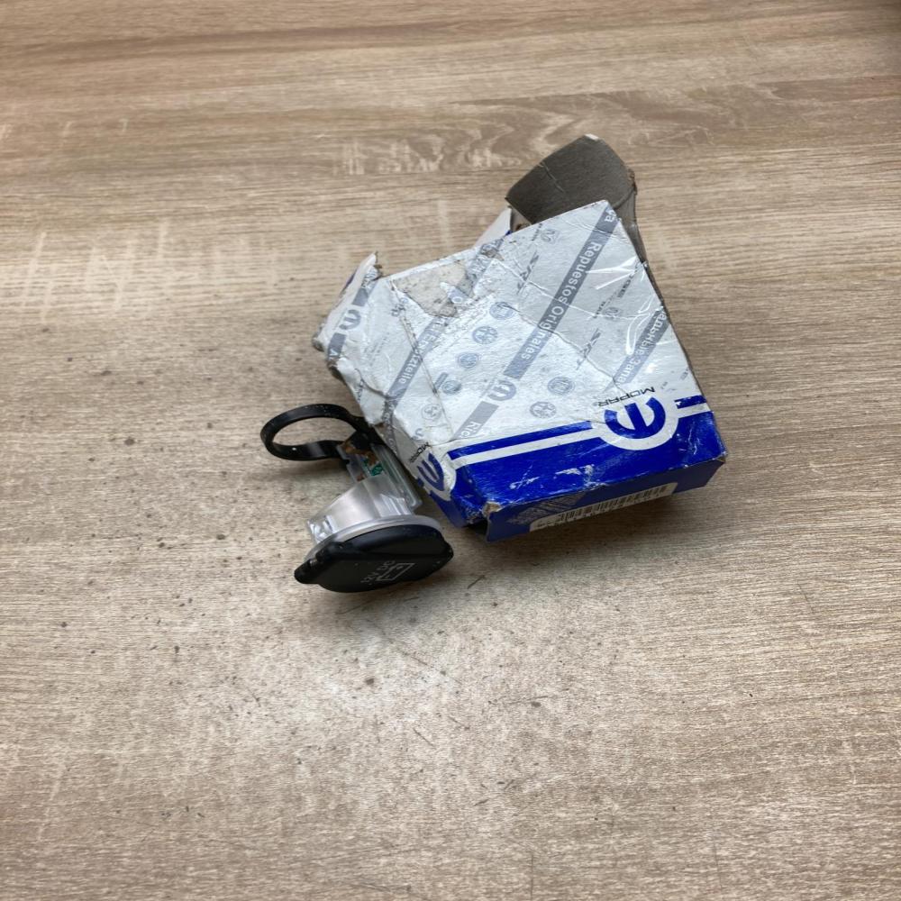 0053136528 001 53136528 56046636AA 12 V Socket (front) Dodge Charger