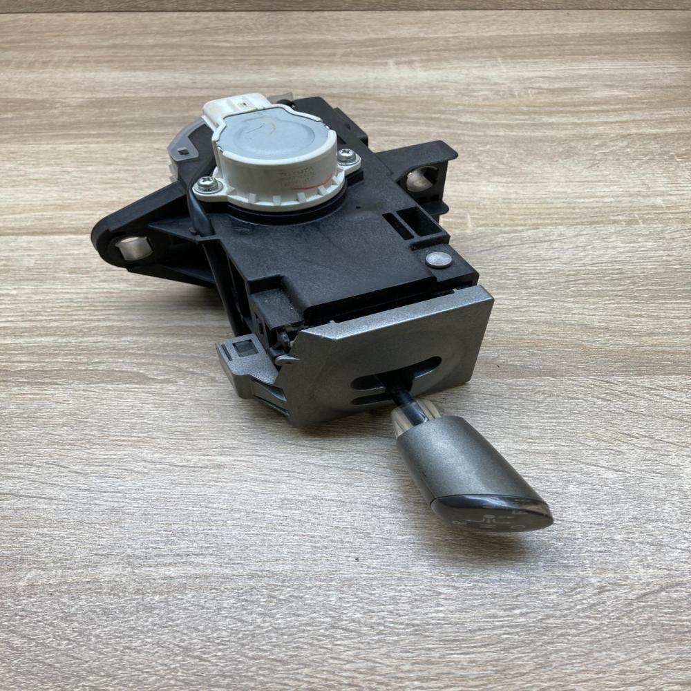 89451 47030 192300 2020  Gear shifter/selector Toyota Prius (XW20)