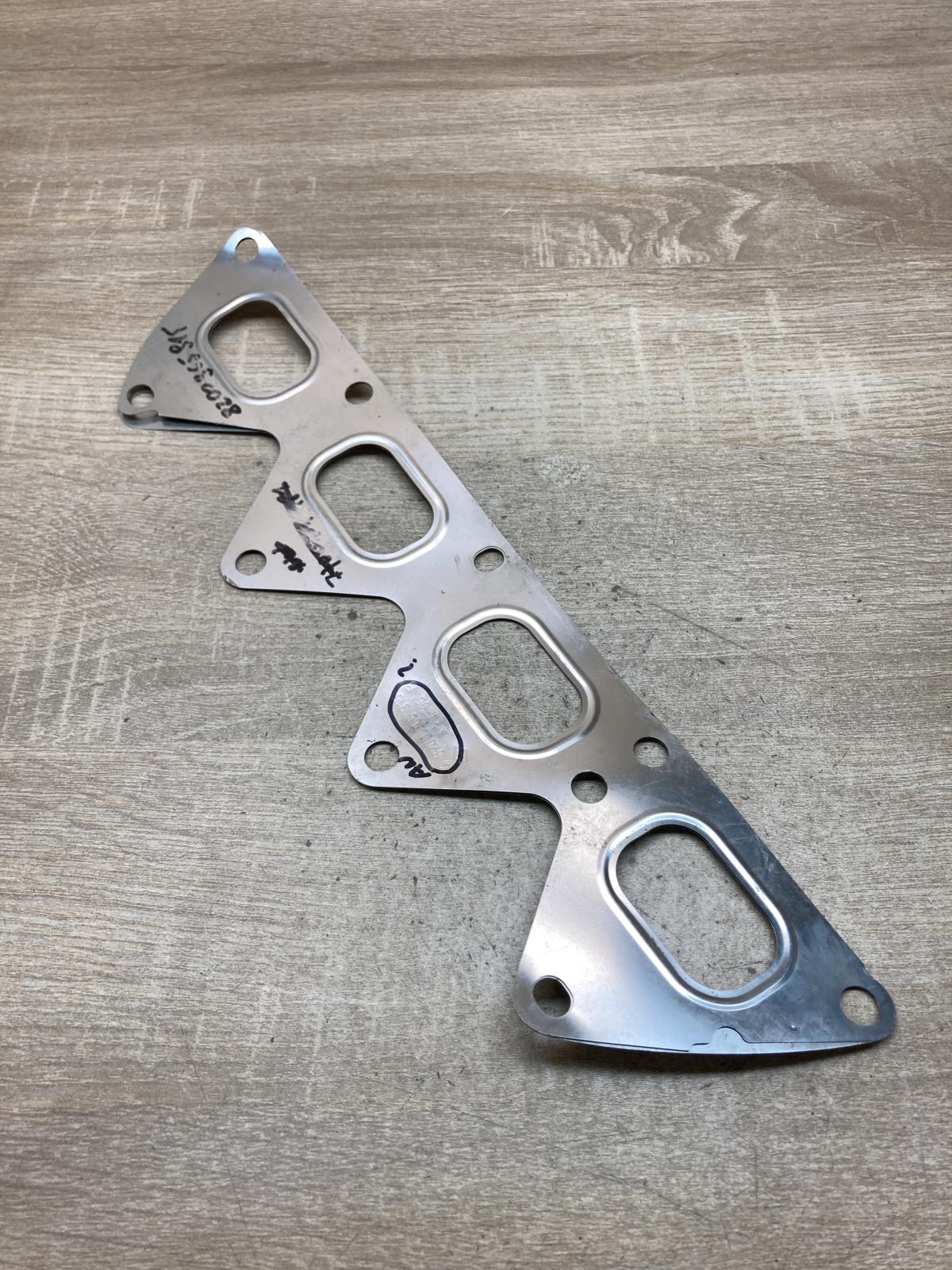 8200365915   Exhaust manifold Renault Scenic III -  Grand scenic III