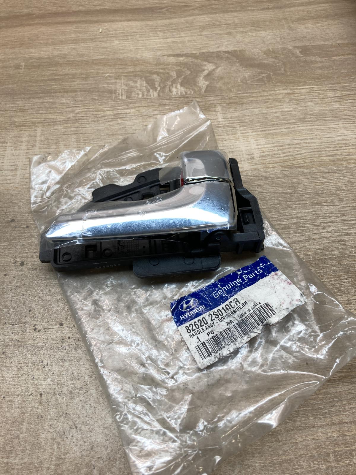 82620 2S010CR 826202S010CR 82620 2S010 CR Front door interior handle Hyundai ix3