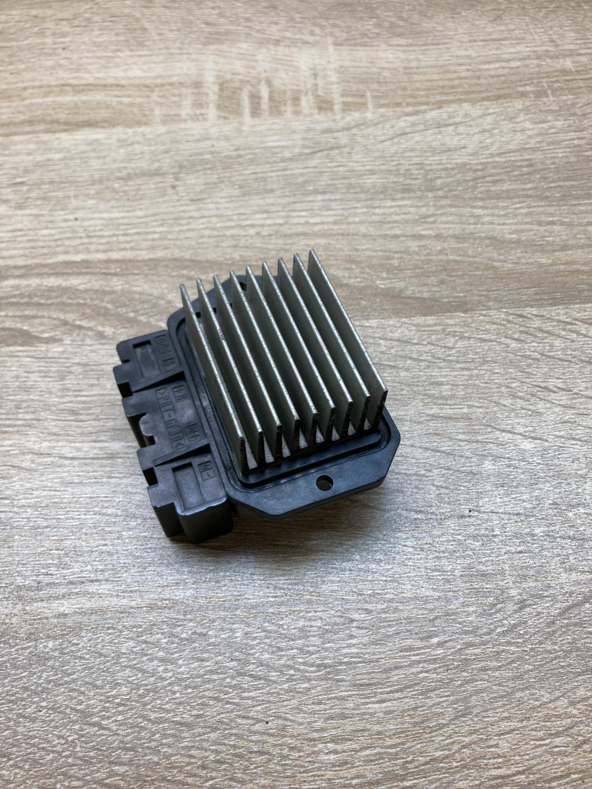 87165 47020 499300 1200  Heater blower motor/fan resistor Toyota Prius (XW20)