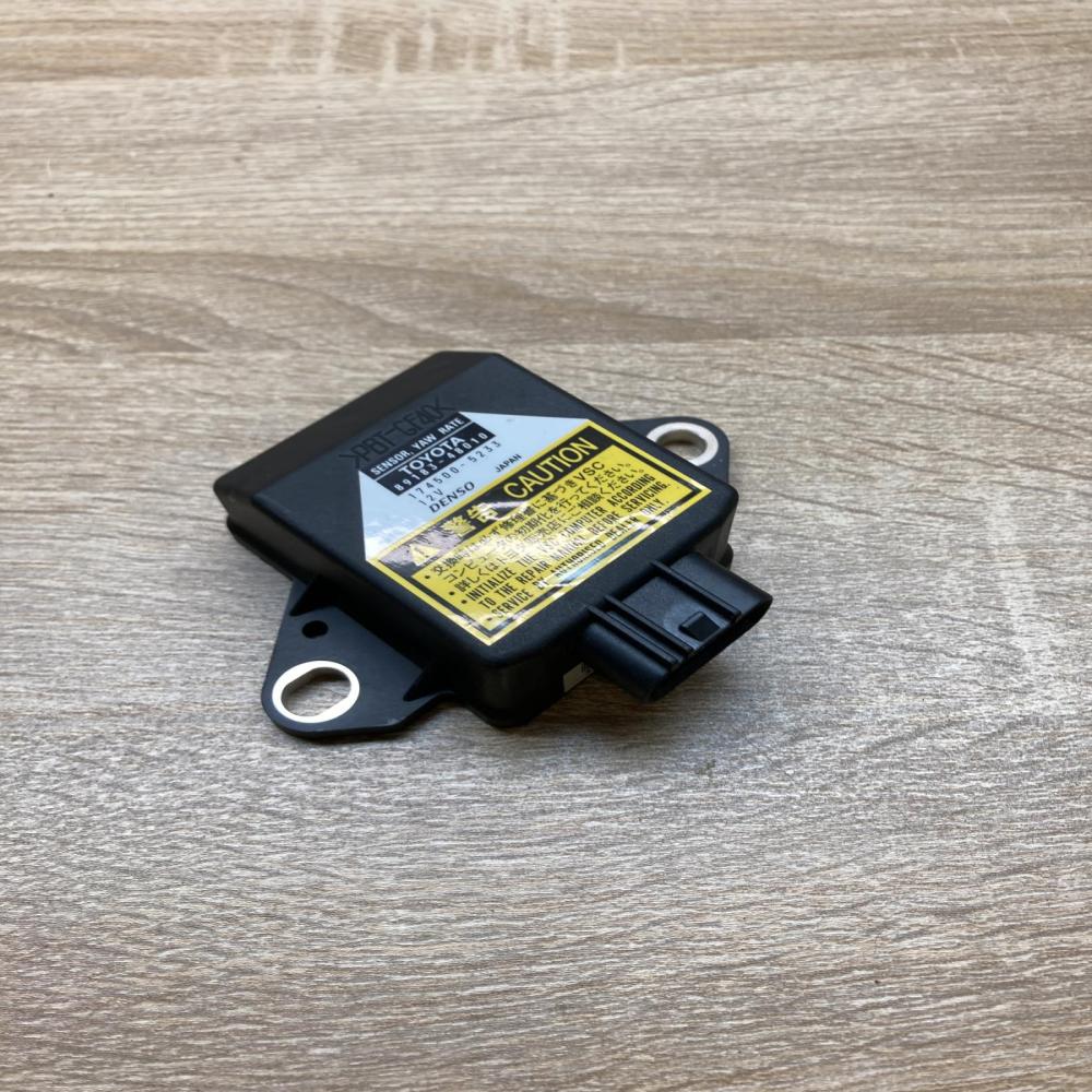 89183 48010 174500 5233  ESP acceleration yaw rate sensor Toyota Prius (XW20)