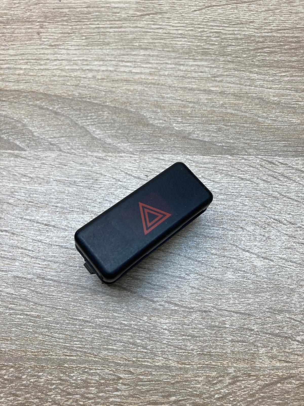 8350947   Hazard light switch BMW 7 E38