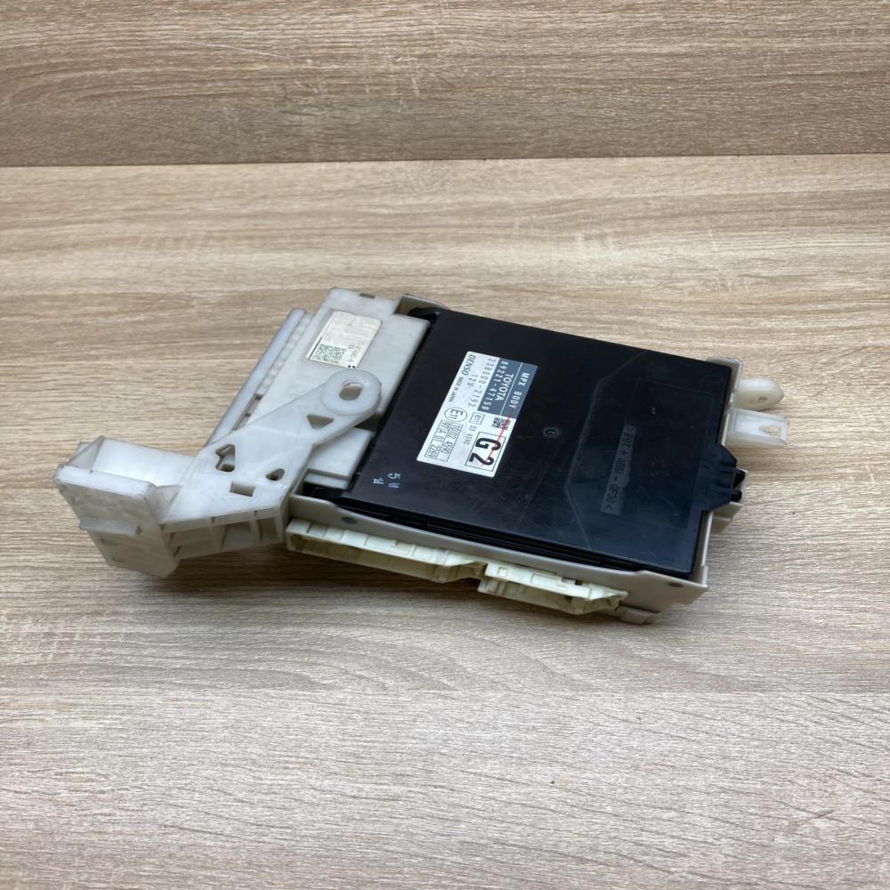 89221 47150 238000 2192 82730 47440 A Fuse module Toyota Prius (XW30)