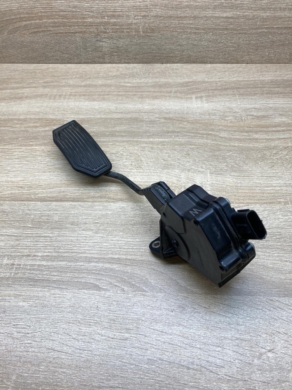 78110 12040 198800 7830  Accelerator throttle pedal Toyota Prius (XW30)