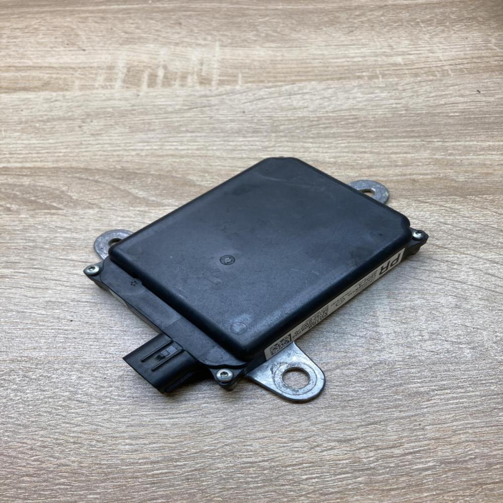 88162 0W270 A2X75009702  Blind spot control module Toyota Prius+ (ZVW40)