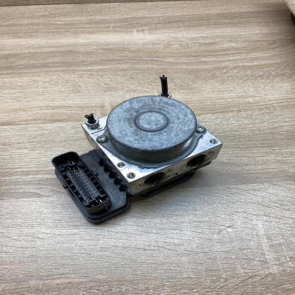 113040 41030 44510 47070  ABS Pump Toyota Prius (XW50)