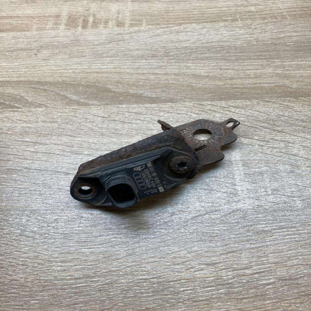 4F0907651   Airbag deployment crash/impact sensor Audi A6 S6 C6 4F