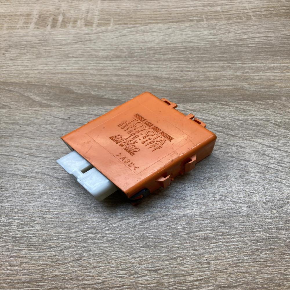 85970 47020 8597047020 0515004171 Door control unit/module Toyota Prius (XW30)