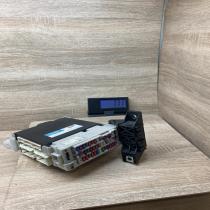 89221 47381 8922147381 82730 47520 Fuse module Toyota Prius+ (ZVW40)