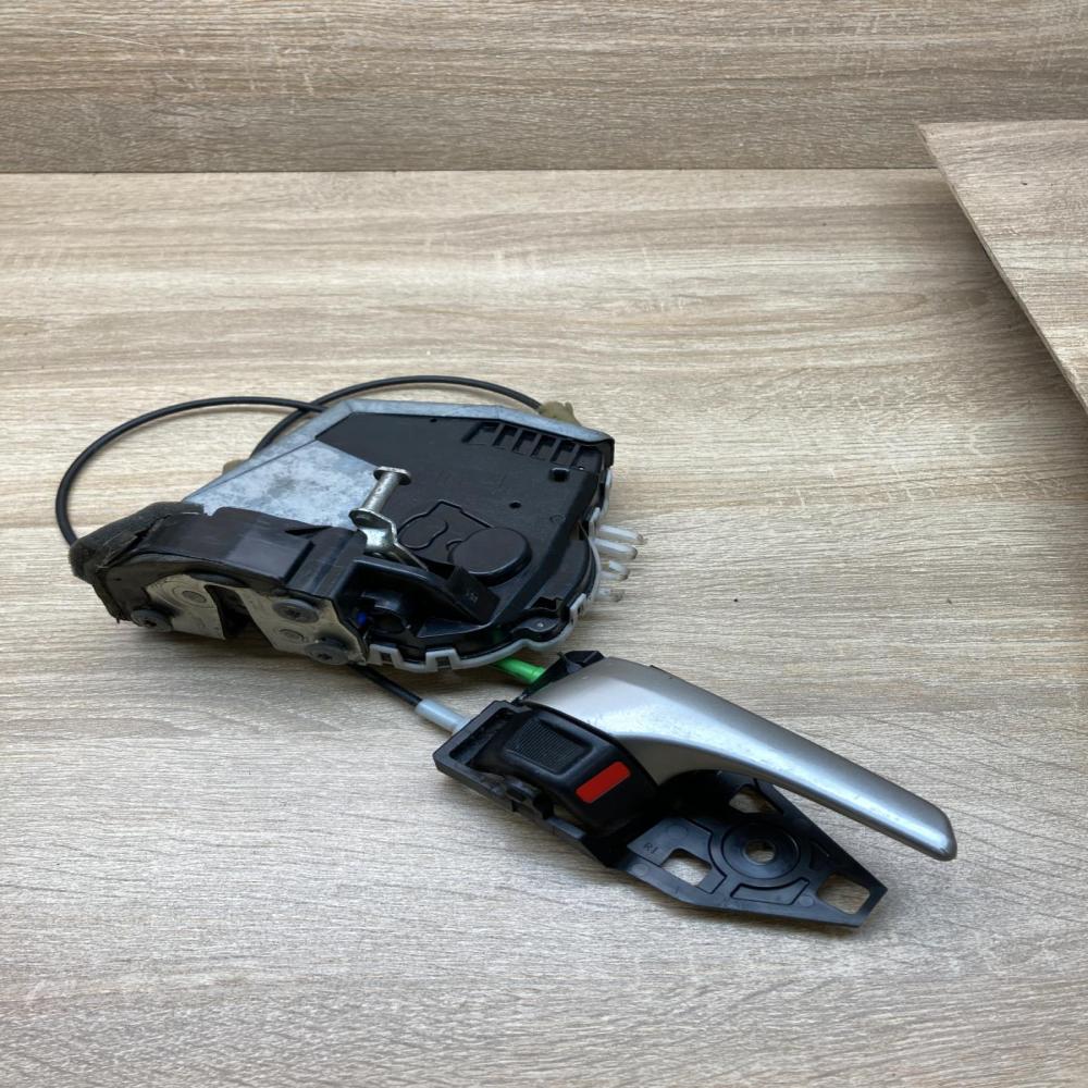 TOYOTA MD4 DOOR LOCK   Front door lock Toyota Prius (XW30)