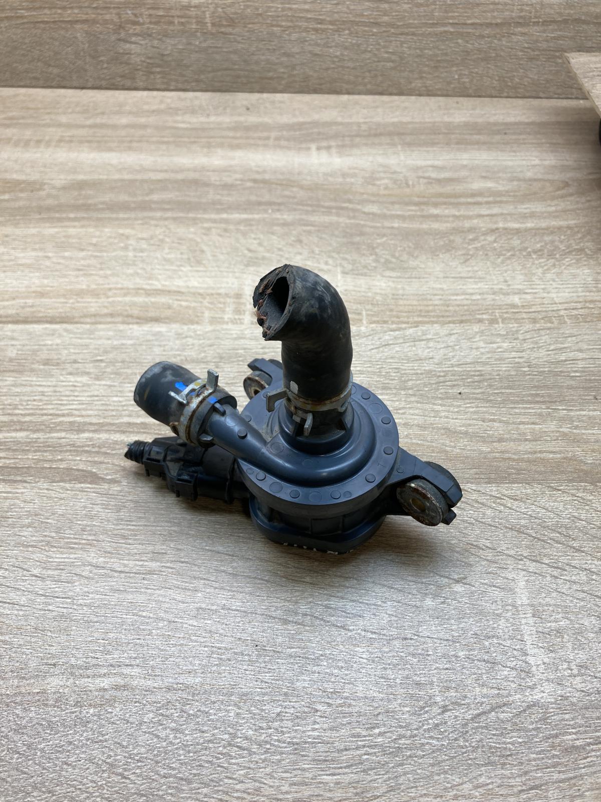G9040 47040 G904047040 33545M224039 Electric auxiliary coolant/water pump Toyota