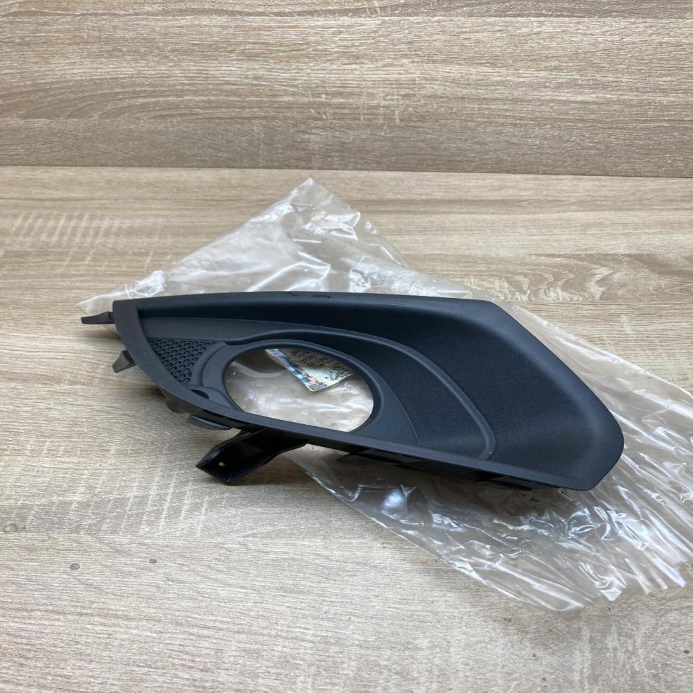13450673 13450670 Left side Front fog light trim/grill Opel Corsa E