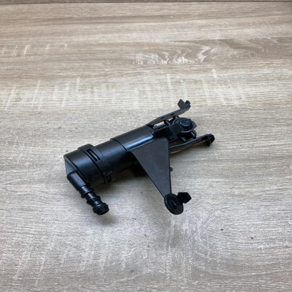 28642EM30A 2033190109 Left side Headlight washer spray nozzle Nissan Tiida C11