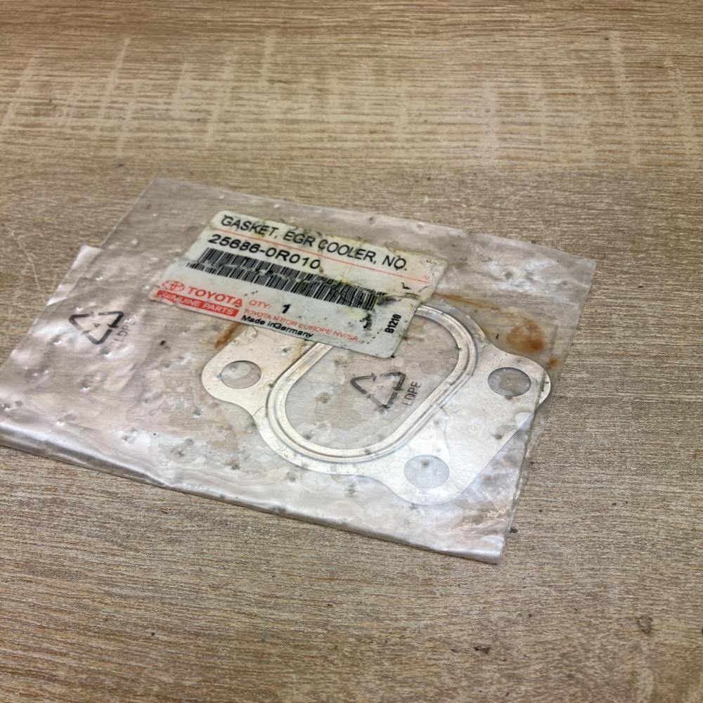 25686 0R010   EGR valve cooler Toyota Avensis T250
