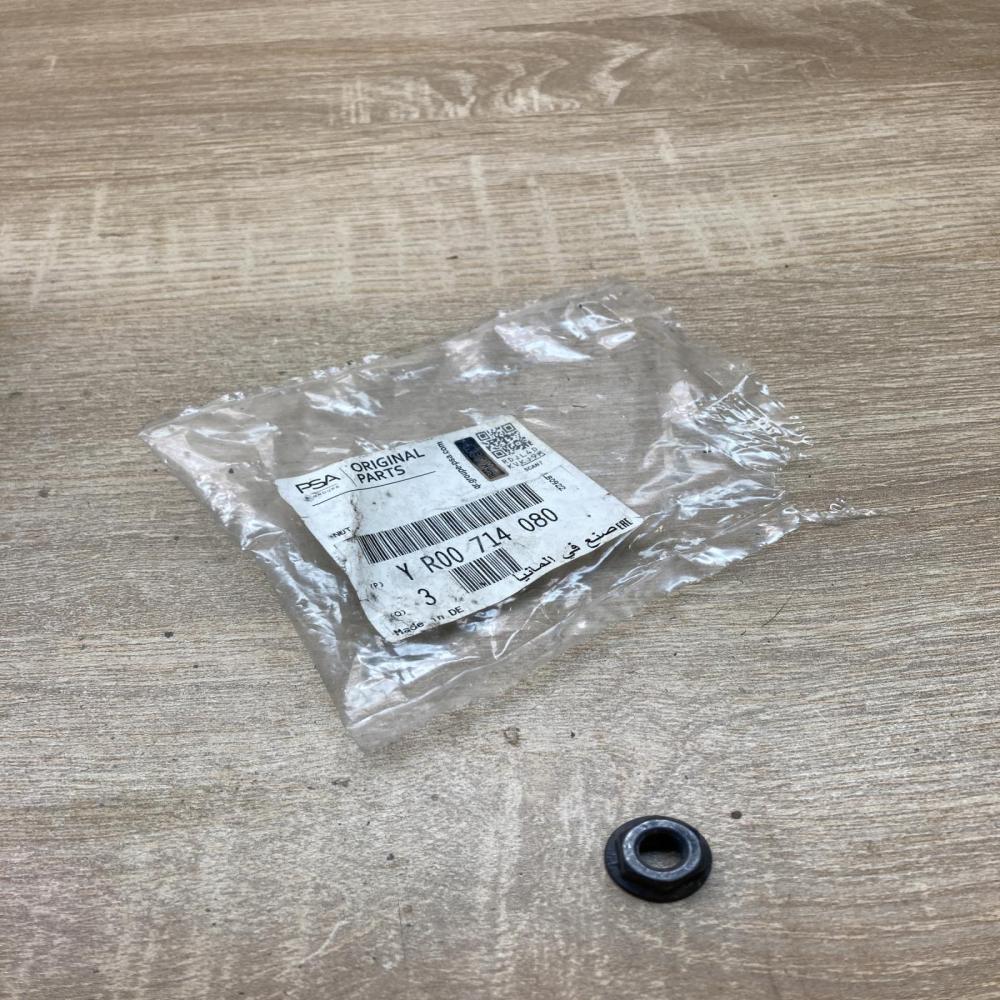 YR00714080   Nuts/bolts Opel Insignia A