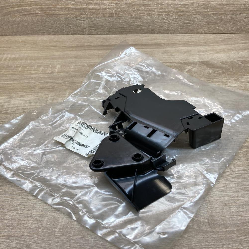 2047232808 A2047232808  Front door lock Mercedes-Benz C W204