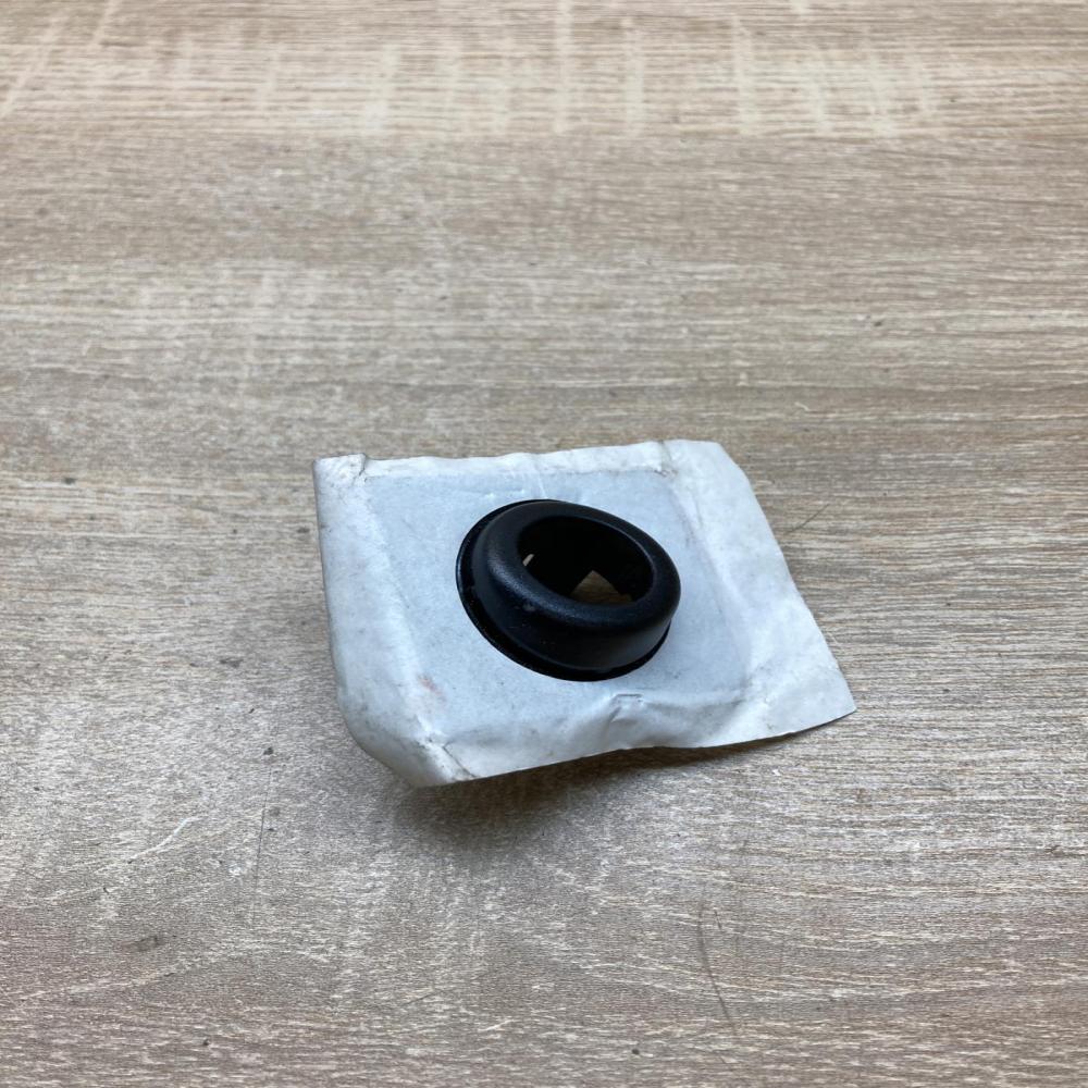 7E5919494E   Front parking sensor holder (PDC) Volkswagen Transporter - Caravell