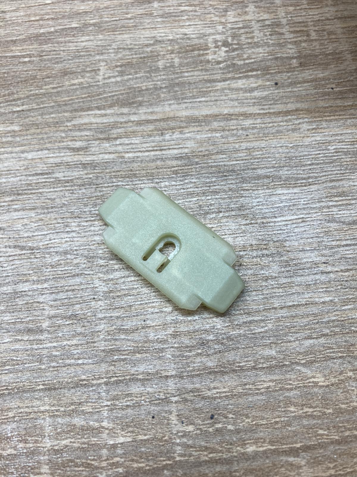 443853909A   Front door trim (molding) Audi 80 90 B3