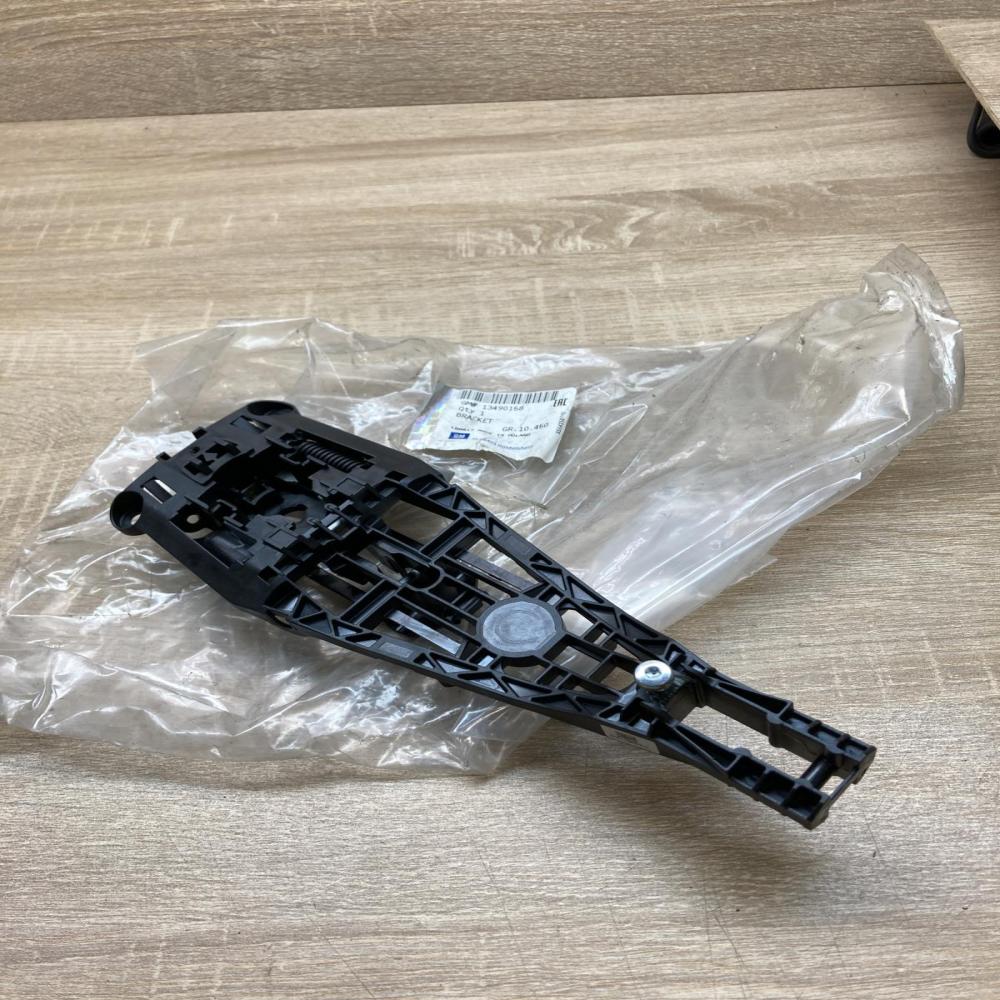 13490158   Rear door exterior handle/bracket Opel Corsa E