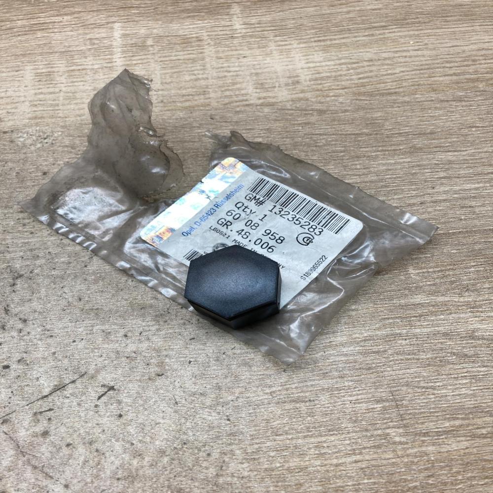 13235283   Wheel nut cap/cover Opel Insignia A