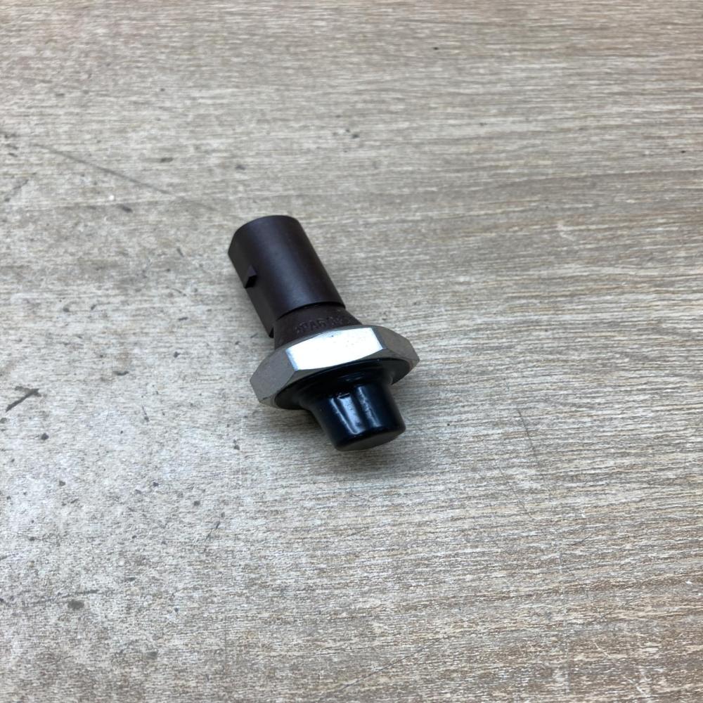 038919081K 038919081 K  Oil pressure sensor Volkswagen Golf VI