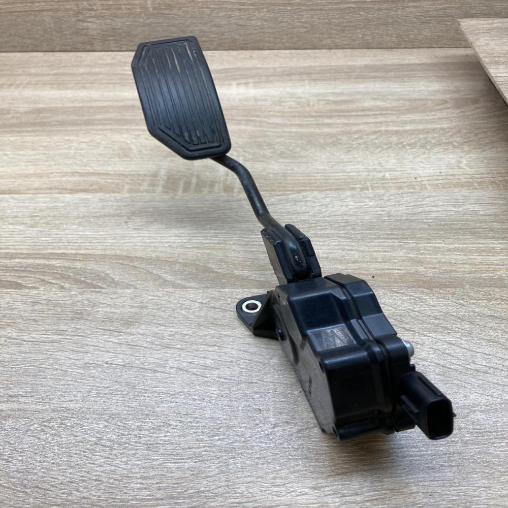 78110 12040 7811012040 198800 7830 Accelerator throttle pedal Toyota Prius (XW30