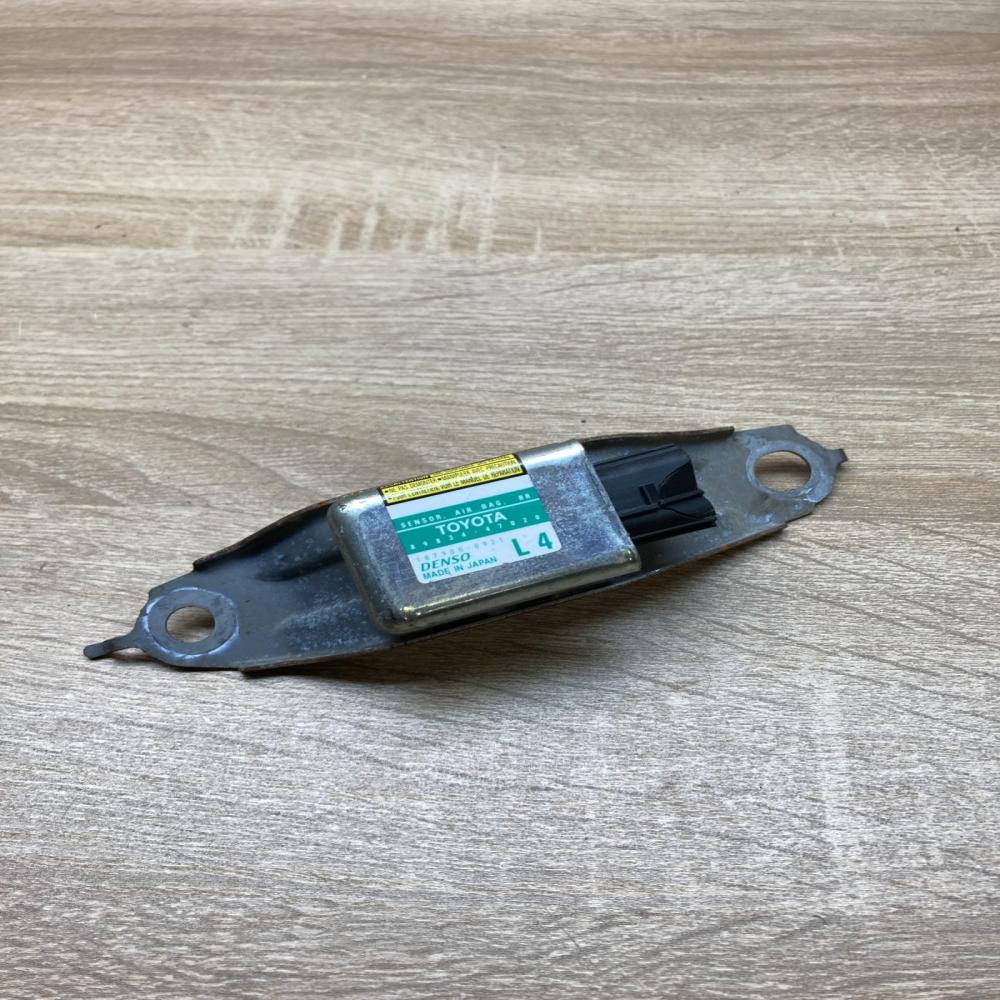 89834 47020 8983447020 187900 0921 Airbag deployment crash/impact sensor Toyota