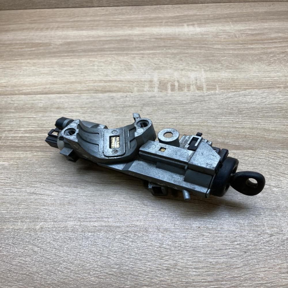 MAZDA ignition lock   Ignition lock Mazda 626