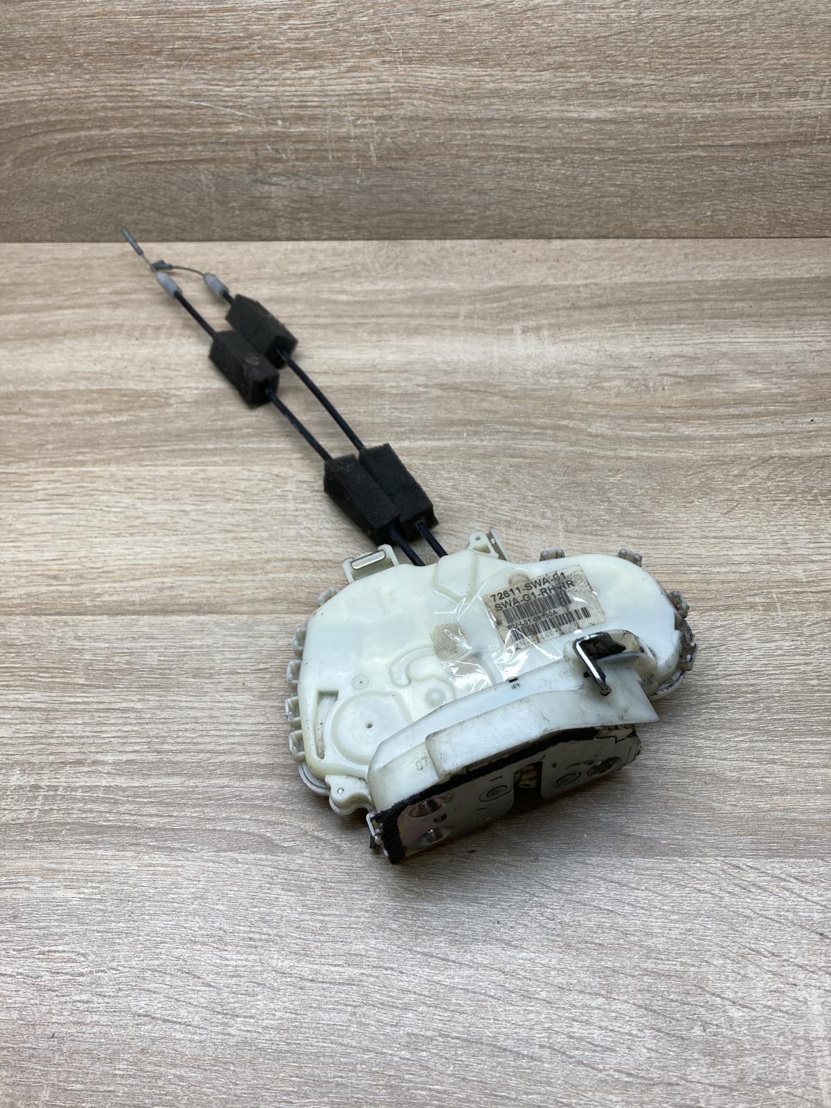 72611 SWA G1   Front door lock Honda CR-V