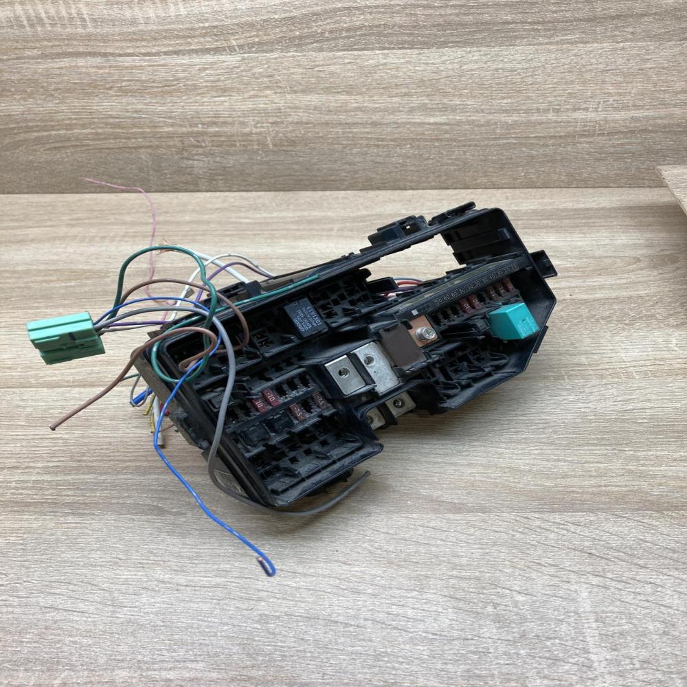 T0A A011 191R1010Y5 T0AA011 Fuse module Honda CR-V